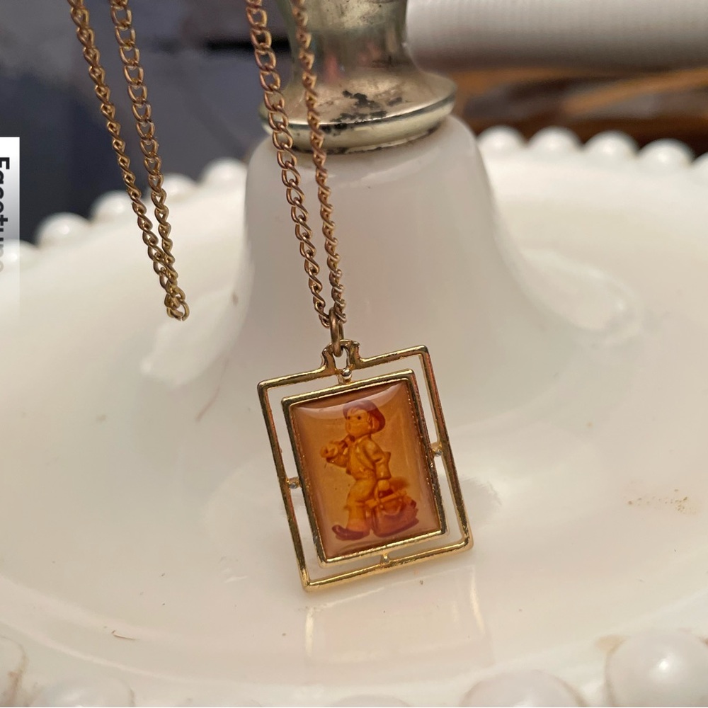 Vintage Gold tone Pendant Necklace